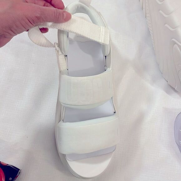 UGG LA CLOUD SPORTS SANDALS.  NEW IN BOX - Picture 11 of 14